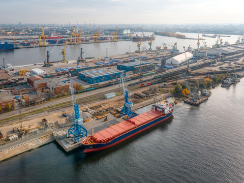 Vrachtschepen mijden Suezkanaal: Ook haven van Hamburg getroffen