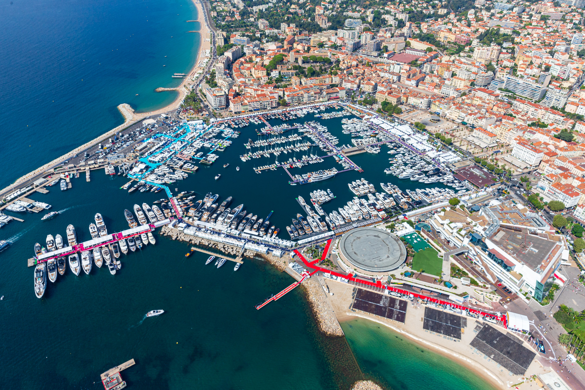 Cannes Botenbeurs in Vieux Port en Port Canto